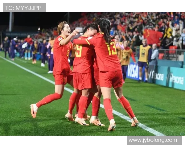 女足亚洲杯半决赛对决：中国女足迎战澳大利亚日韩女足同场竞技争夺决赛名额